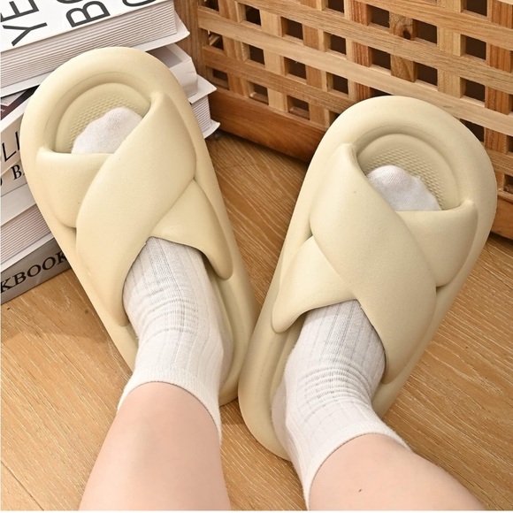 Cross Band Cloud Soft Comfy Thick Sole Non-Slip Slides/Sandals/Slippers!! NEW!☑️ - Picture 6 of 10